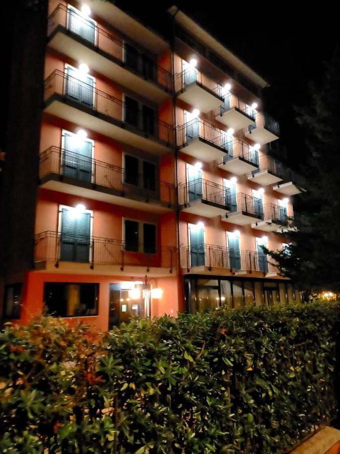 Hotel B&B Des Bains Milano Marittima Buitenkant foto