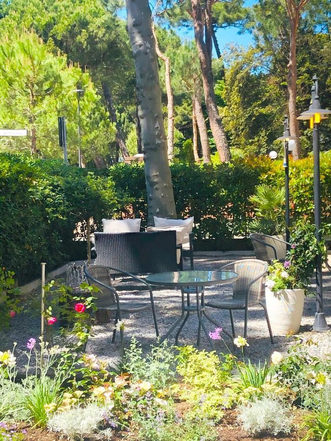 Hotel B&B Des Bains Milano Marittima Buitenkant foto