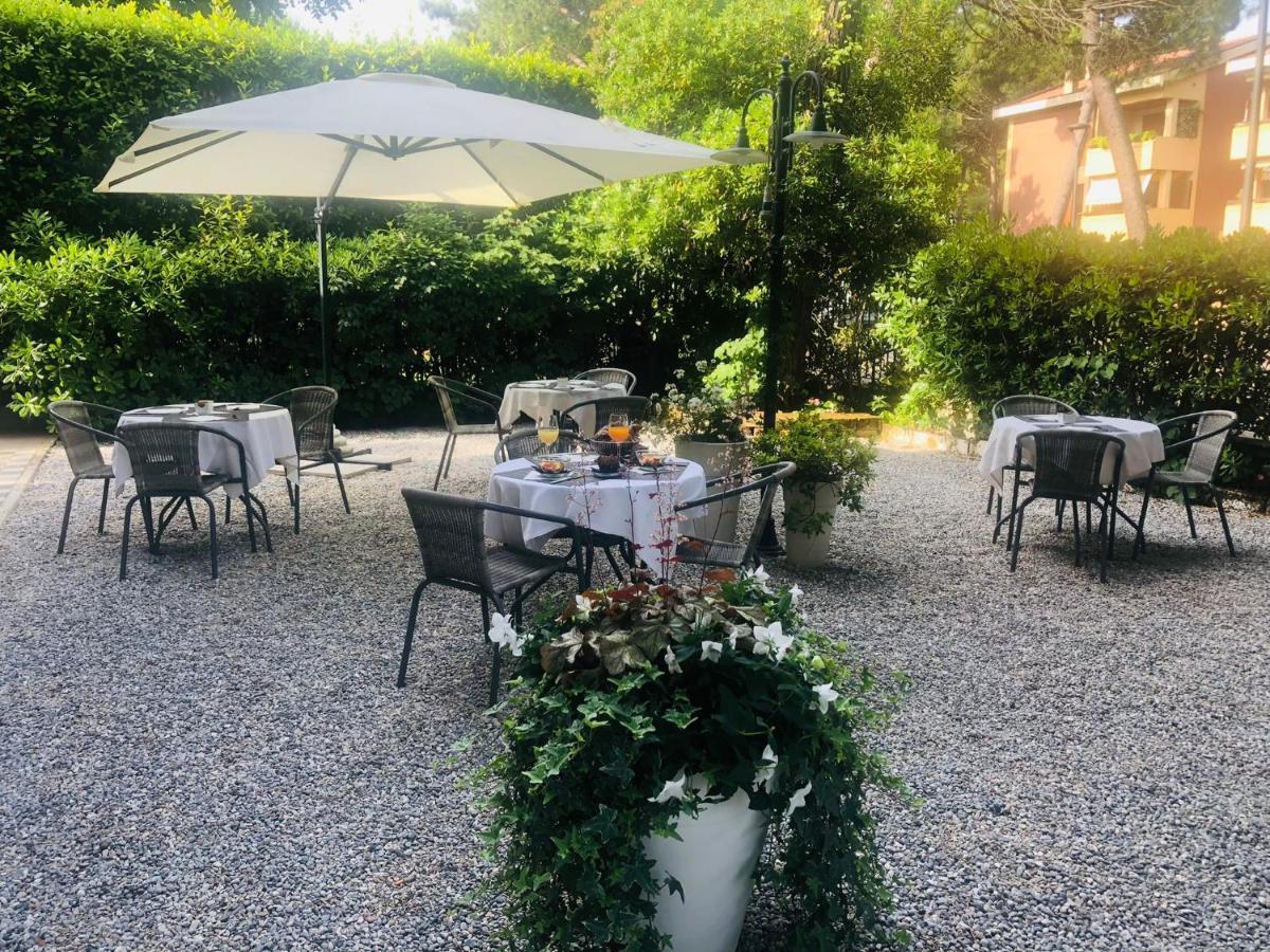 Hotel B&B Des Bains Milano Marittima Buitenkant foto