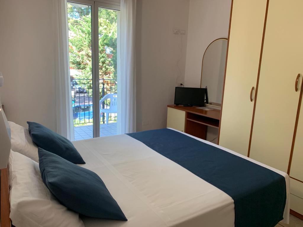 Hotel B&B Des Bains Milano Marittima Buitenkant foto