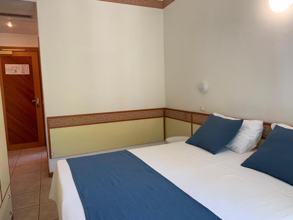 Hotel B&B Des Bains Milano Marittima Buitenkant foto