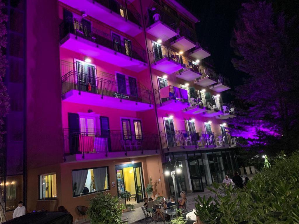 Hotel B&B Des Bains Milano Marittima Buitenkant foto