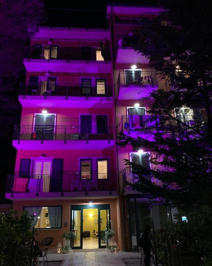 Hotel B&B Des Bains Milano Marittima Buitenkant foto
