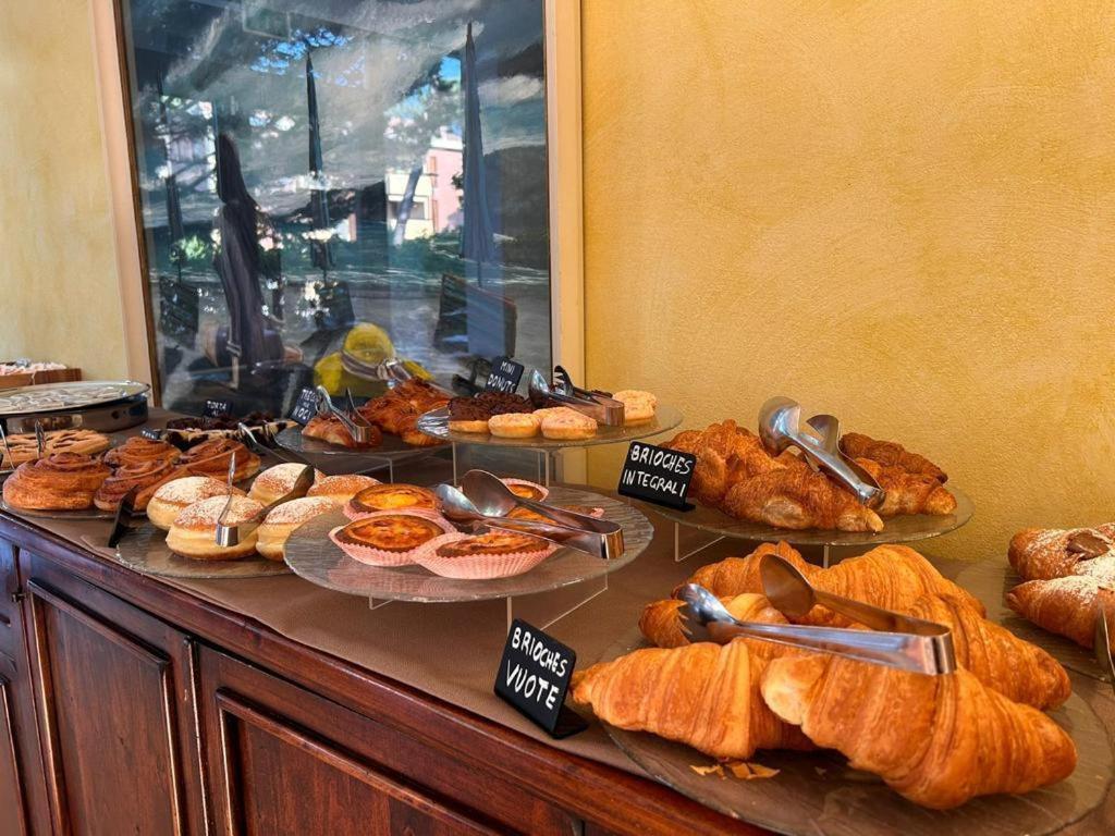 Hotel B&B Des Bains Milano Marittima Buitenkant foto