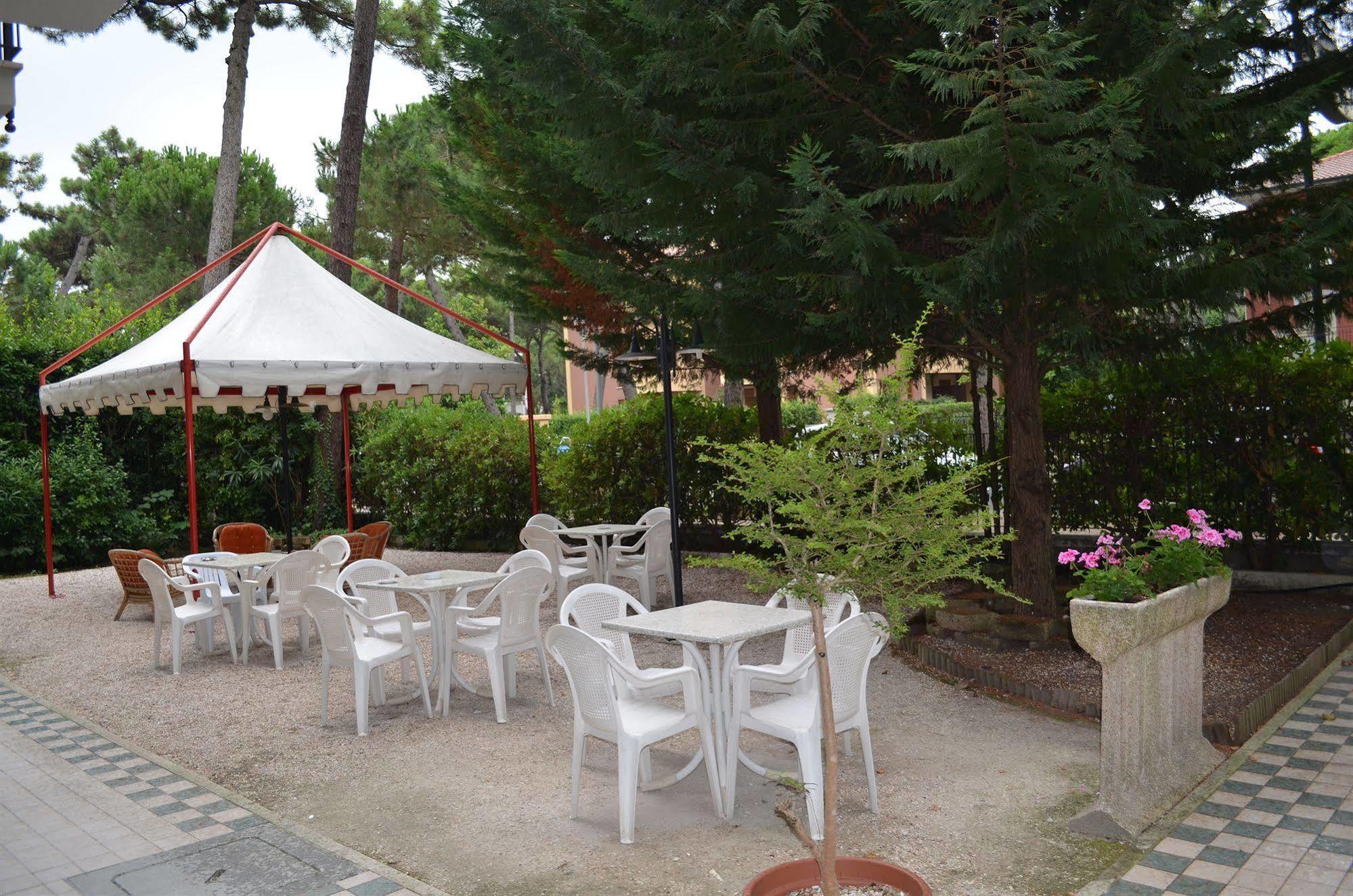 Hotel B&B Des Bains Milano Marittima Buitenkant foto
